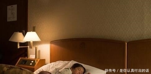 宝宝|宝宝被爸爸呼噜吵醒,一番“神操作”教训了老父亲,网友:惹不起