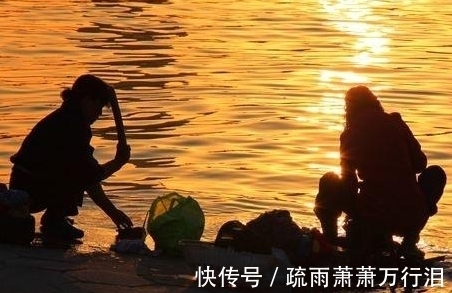 古时候没有洗衣粉，人们是怎么洗干净衣服的？