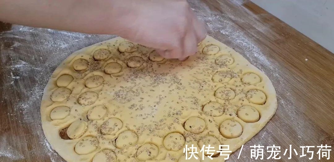 保鲜膜|1个红薯,3勺面粉,不用一滴水,做出创意小吃,保证孩子天天嚷着吃