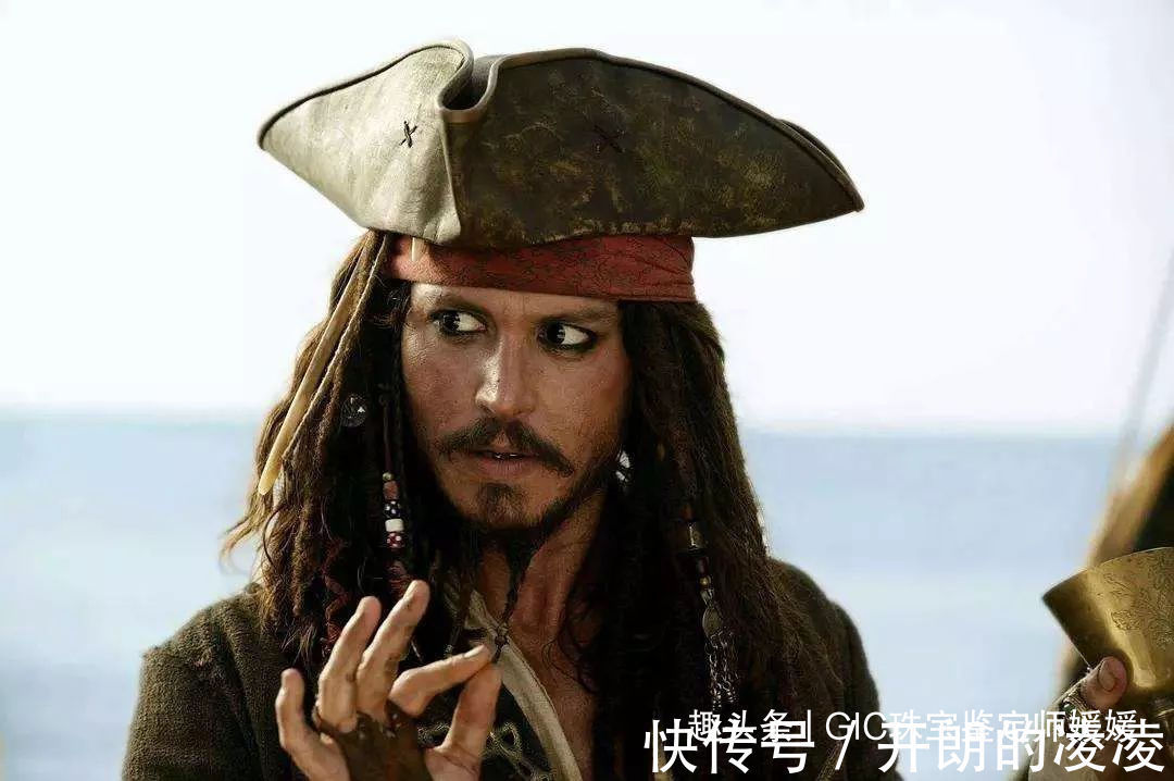 首饰 西方的古代男士为何喜欢佩戴首饰而且各有特点，只为显示这东西