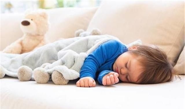 母乳|''一月睡、二月哭、三月攒肚'',老人的育儿顺口溜,是否科学?