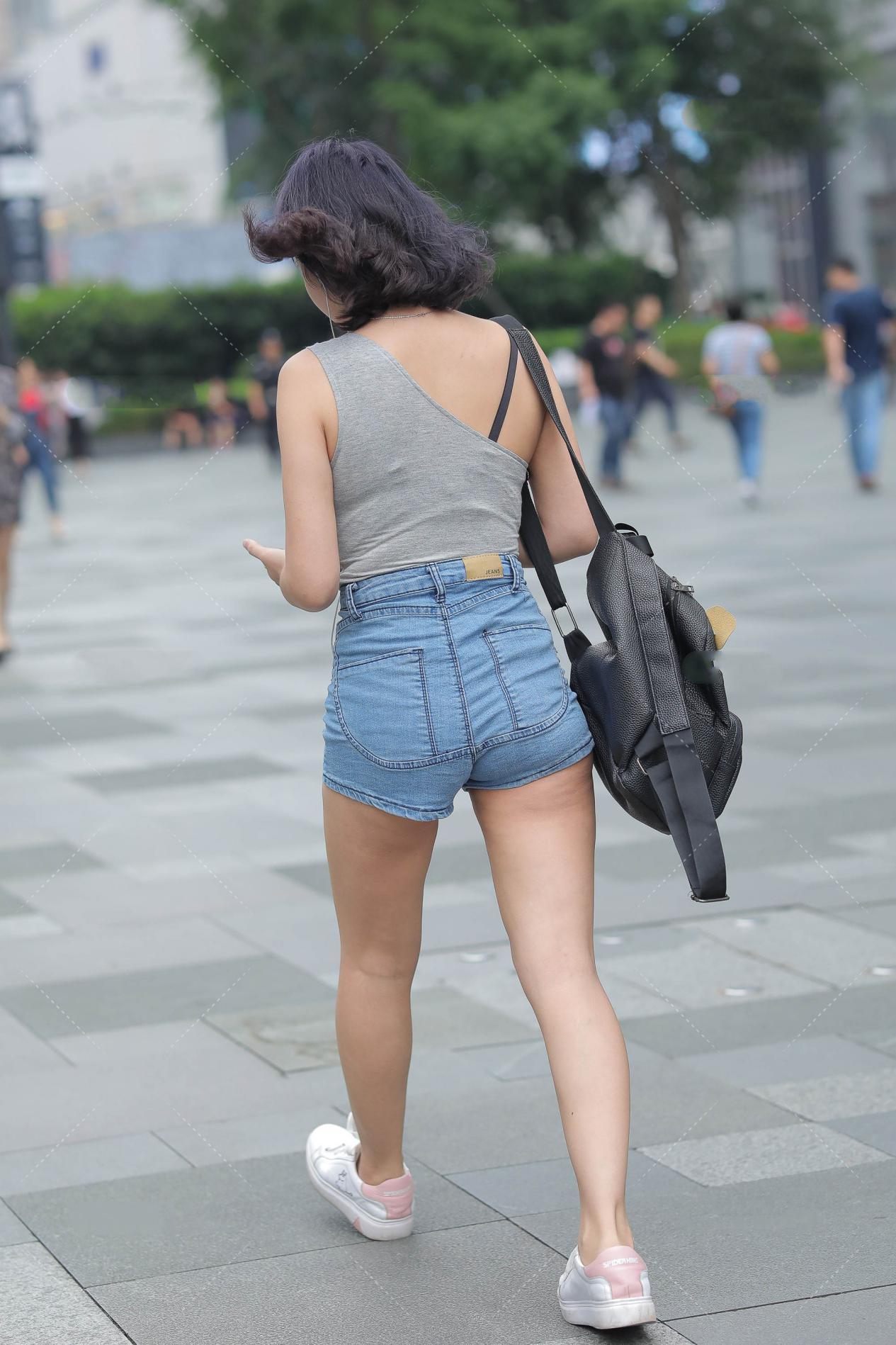 衣服|斜肩的衣服穿上很优雅, 还能展示我们优美的肩部