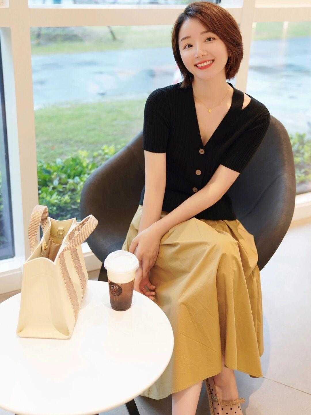 级别|堪称教科书级别的搭配,减龄又气质,40+的最佳搭配了