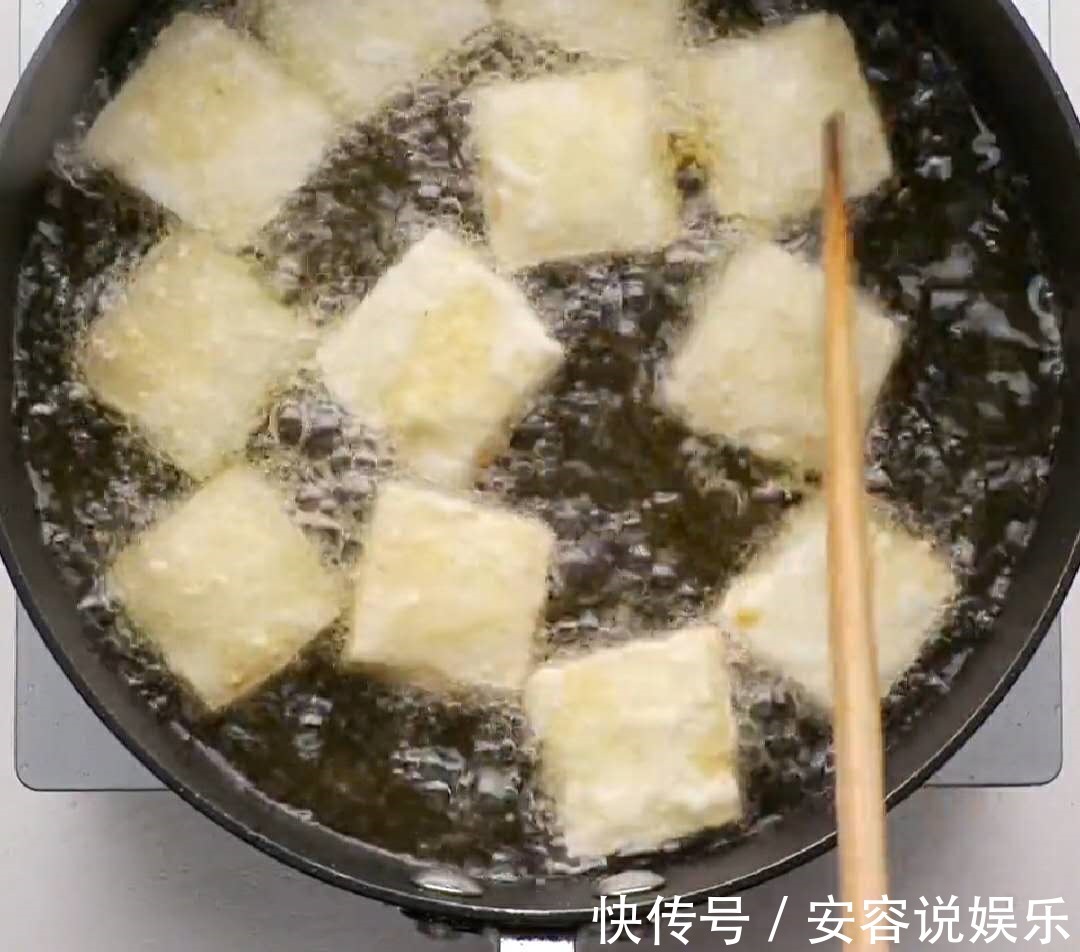 豆腐不用煮,不用放肉,味道香浓,豆腐入味,看着就想吃