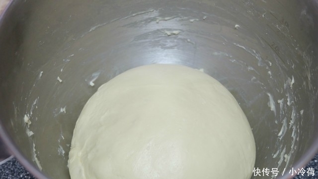 自制面包乐趣多,加上炼乳和葡萄干,又香又软味道赞,做法分享