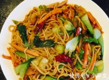 面条|孩子最爱吃的一锅美味,营养丰富口感好,2天不吃馋得慌