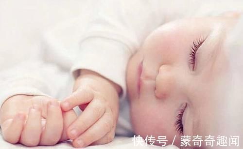 晚睡|难怪孩子爱晚睡,爸妈能共同陪着做3件事,孩子到点乖乖去睡觉!