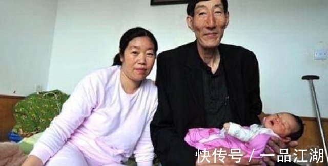 巨人症|世界第一高鲍喜顺,不听医生劝阻生孩子,儿子10岁时身高1.6米