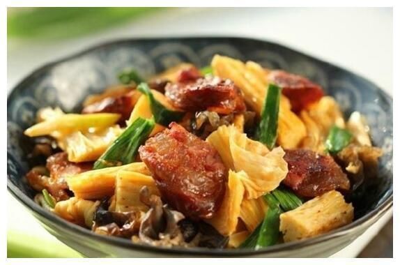 美食推荐：腐竹炒腊肠，青椒干煸五花肉，孜然洋葱炒牛肉粒