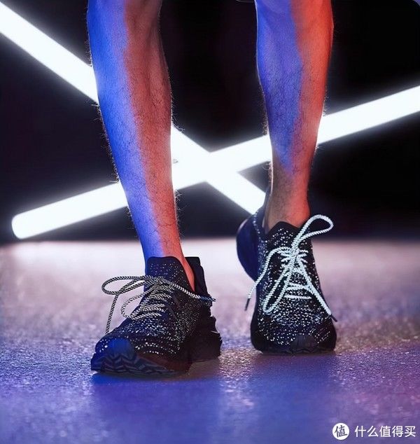后跟 笔点酷玩 篇四百六十一：平价耐穿又好看，小米运动鞋4升级版：日常元素运动生活鞋4繁星版体验