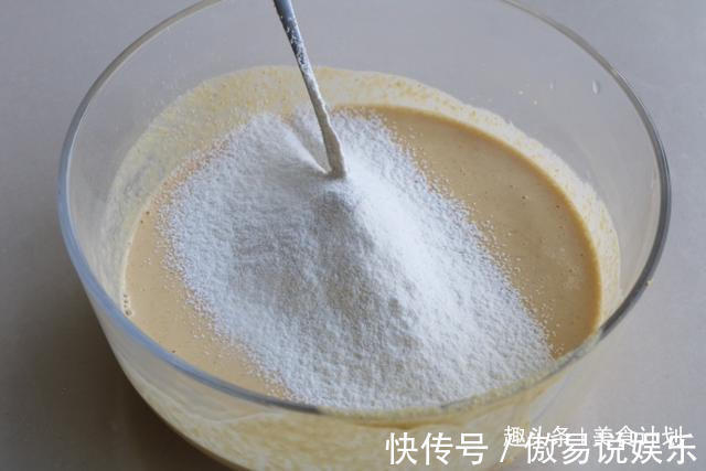 小米里加3个鸡蛋,不用烤不用煎,健脾养胃,我家隔三差五做一锅