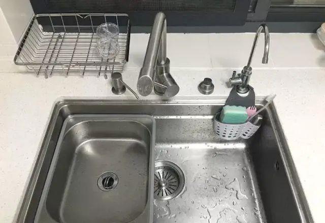 配件|厨房水槽用单槽还是双槽?现在流行的“子母盆”你也应该多瞧瞧