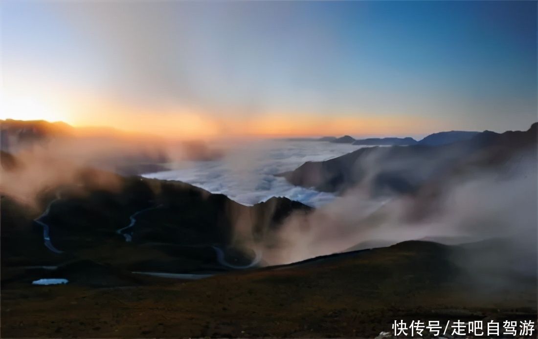 红军长征翻越的第一座雪山，山上云海绝美，有着不输江南的美景