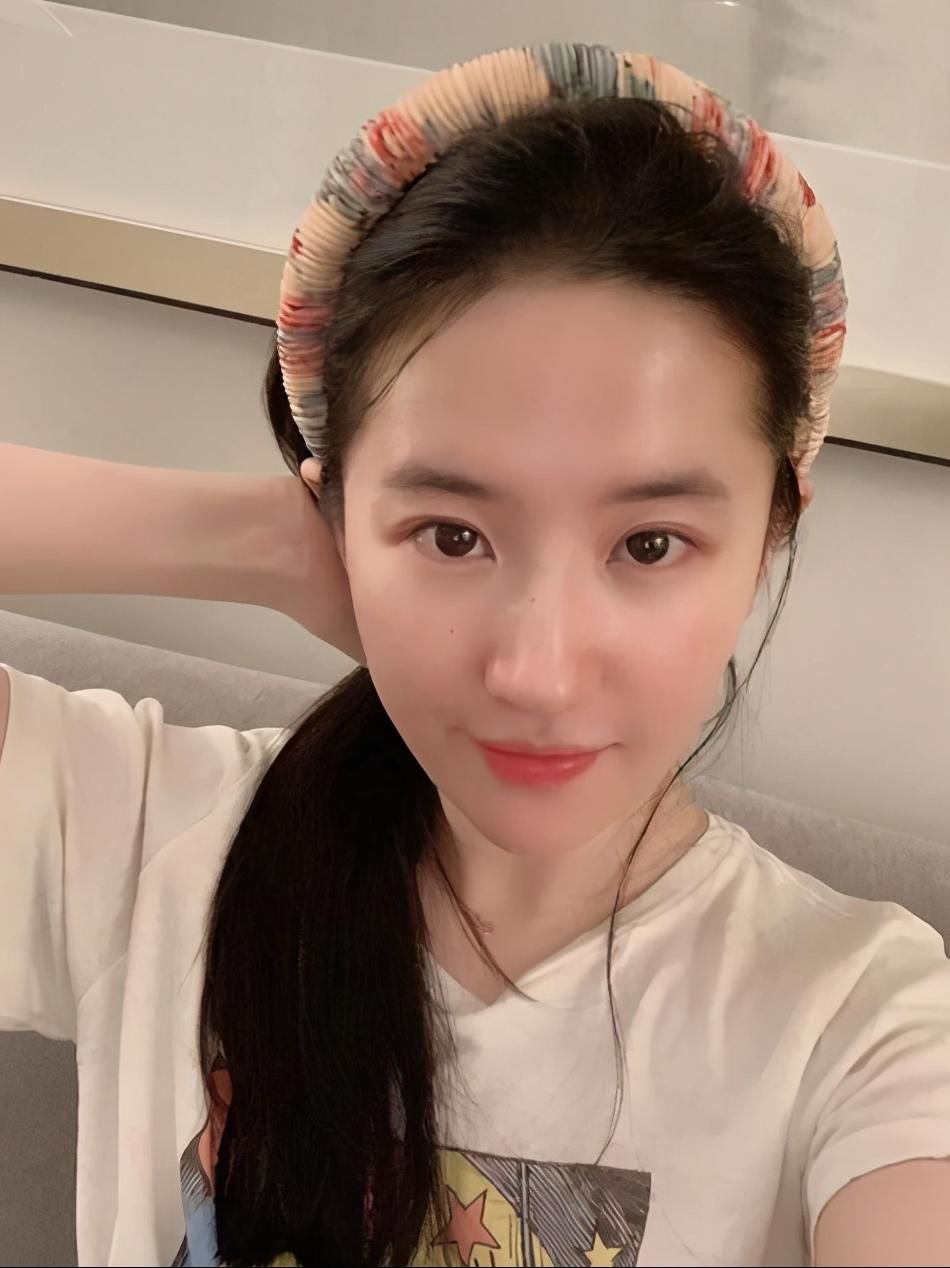  发饰|别戴烂大街的蝴蝶结了，脸大头发少的选这3种发饰，谁戴谁显瘦