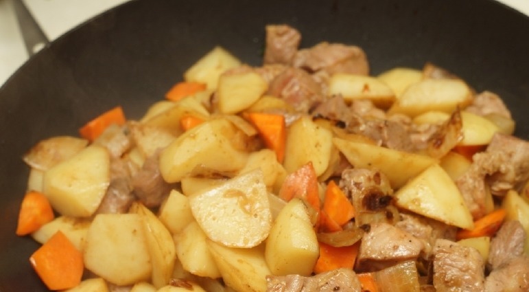 土豆烧牛肉这道经典菜你都不知道，那这么多年你就白吃了！