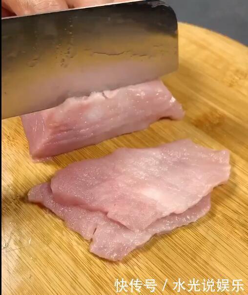 家常|锅包肉的正宗家常版做法,外酥里嫩,酸甜可口,小孩特别喜欢吃