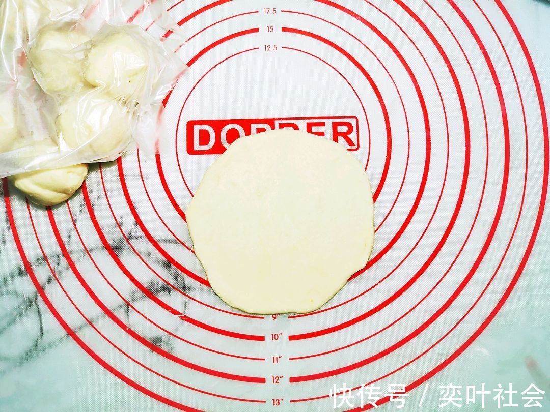一碗粥|制作美味的香菇肉包子，搭配一碗粥，营养健康