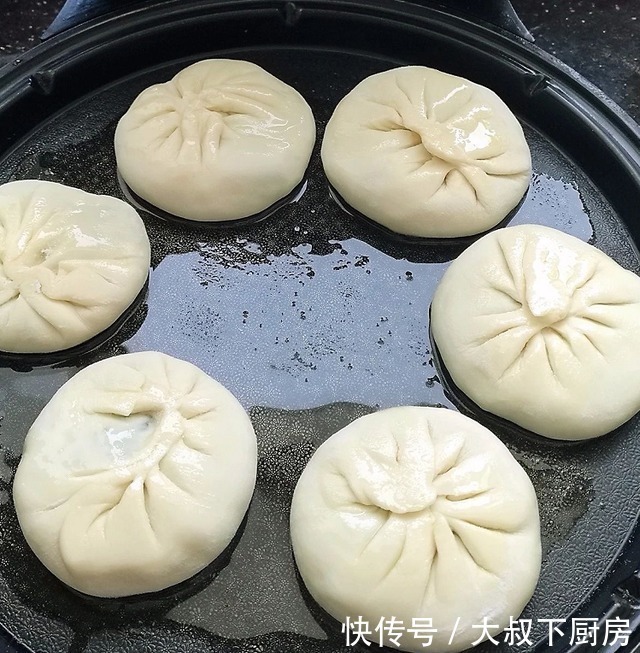 盒子|喜欢烙盒子吗?大叔教你韭菜馅饼,皮薄馅大,外酥里嫩,挺好吃!