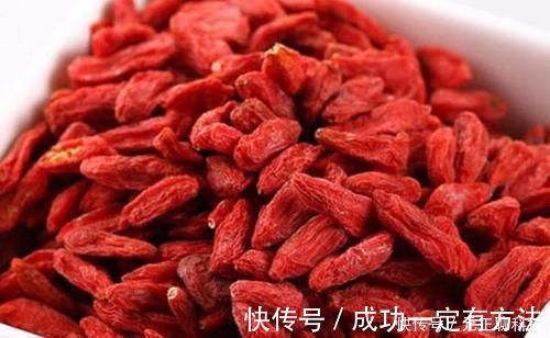 枸杞|枸杞加“它”泡水喝,坚持30天,可以排出湿毒,养肝护肝