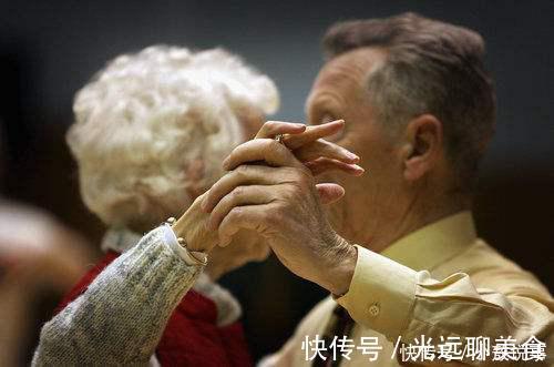 微信步数|走路的快慢也能预测寿命？60岁的老人，怎样才能走出长寿的步伐？