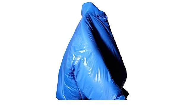 west|Kanye West 穿 NIKE 引来争议，其实他身上那件“YZY”才是主角