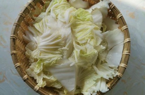 好吃|白菜炖豆腐要怎么做才好吃?记得多放这2样,比放肉还美味