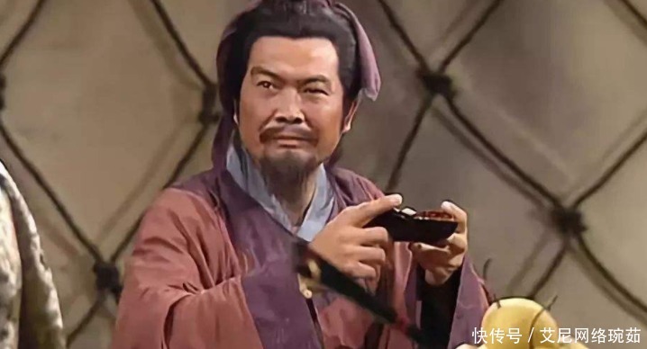 曹操|孔明只懂玩火，周瑜只会水战，真正让曹操梦碎的人，是个老酒鬼！