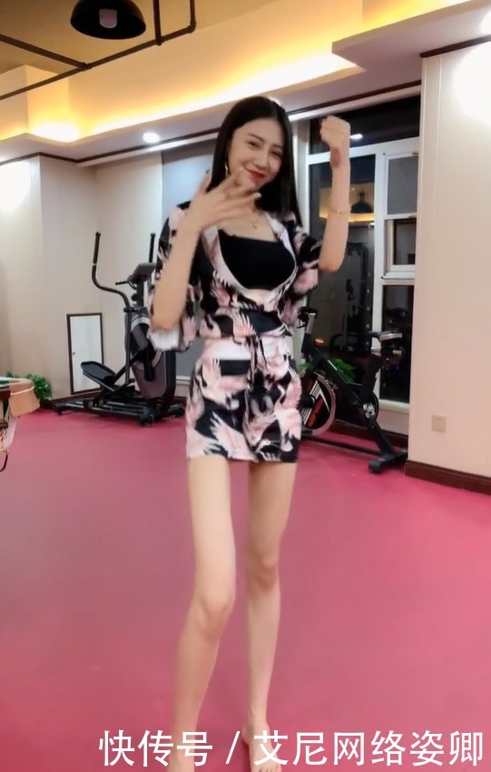 穿着|穿着包臀裙来健身房,这不合适吧!