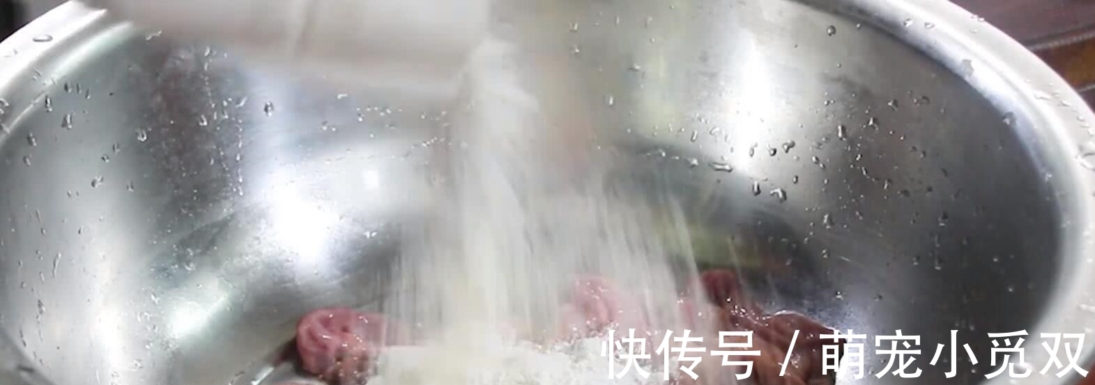 猪粉肠|牛身上不可多得的“宝贝”,肉贩子总会偷偷留下,懂行的才会吃