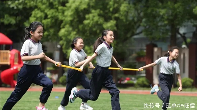 校长办公室挂“江湖字体”，外行教书法，北大书法底蕴还剩多少