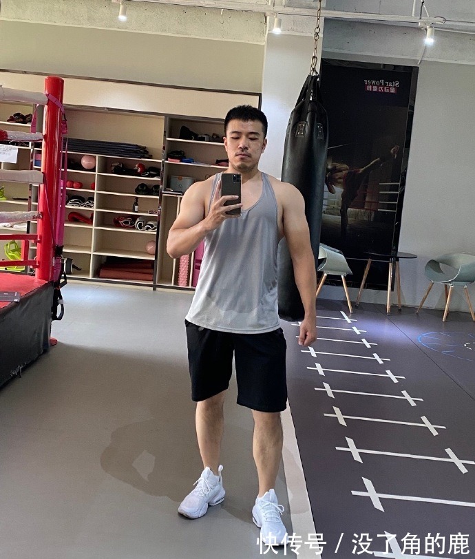 健身房|狮子座霸道肌肉爷们,老工科男,努力增肌,打造更强壮的身材!