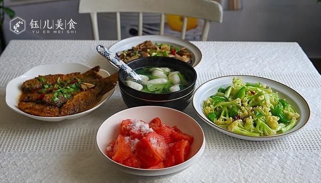 苏北一家四口的午餐火了，4菜1汤，营养又美味，网友被馋到流口水