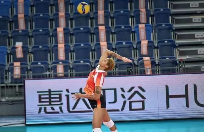天津女排|有反转!最佳主攻李盈莹又荣膺排超MVP, 球迷:最大赢家不是她