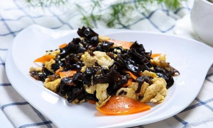 看一看|怀孕后,有必要吃鹅蛋吗若你还没有到孕8月,建议还是看一看