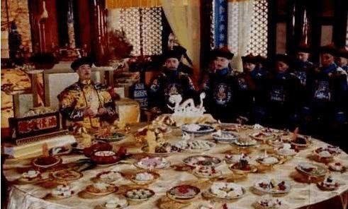 饭食|饭食下毒杀皇帝难吗?溥仪:别逗了,看看那么多年我吃的这饭!瞬间明了