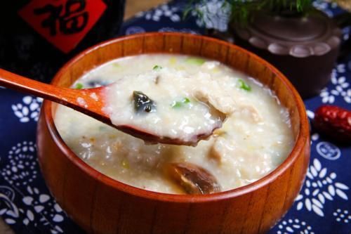 做皮蛋瘦肉粥，粤菜师傅教我2窍门，鲜美不腥，香浓绵滑，真好喝