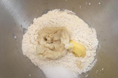 适合小朋友吃的小餐包,奶香浓郁,烤好第二天依然松软Q弹