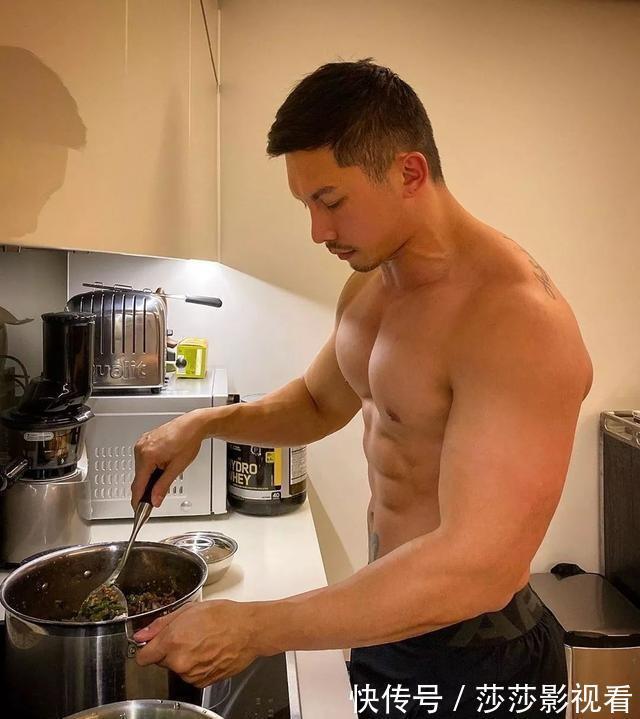 健身|泰国“最帅和尚”还俗,出家4年每天都不忘健身,还俗后成为模特