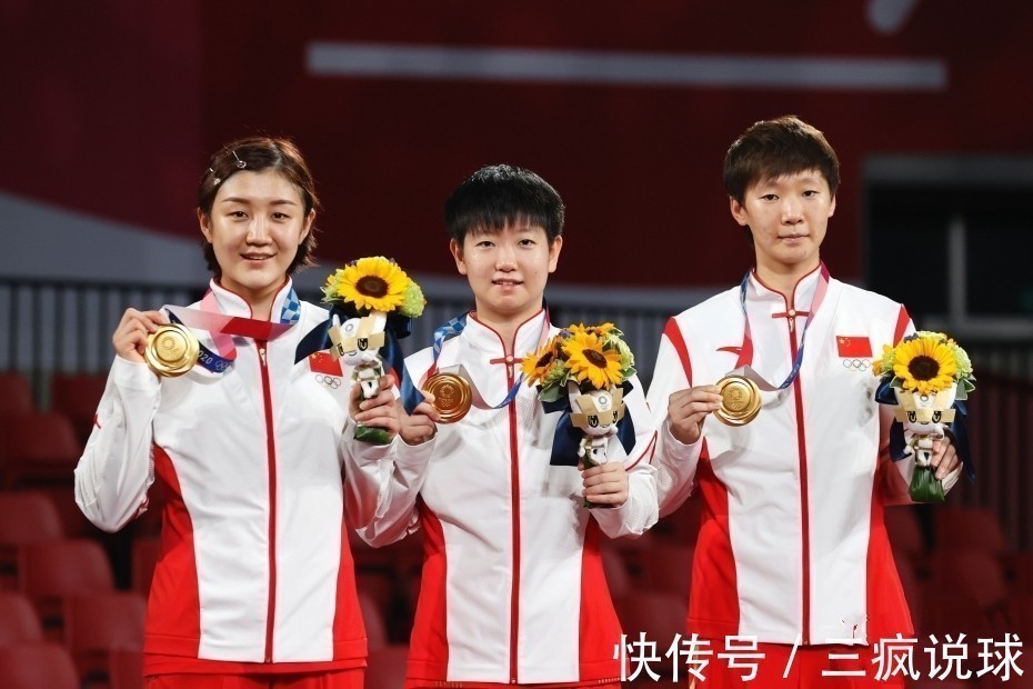 乒乓球隊|王楠宴請兩大恩師！一人曾為國乒執(zhí)教31年，一人年過60至今未婚