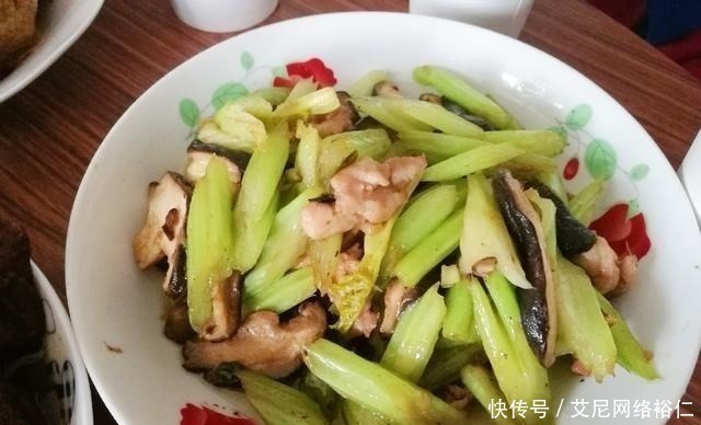 味道|晒晒婆婆家的年夜饭，12道菜，荤素搭配有营养，简单好吃有味道