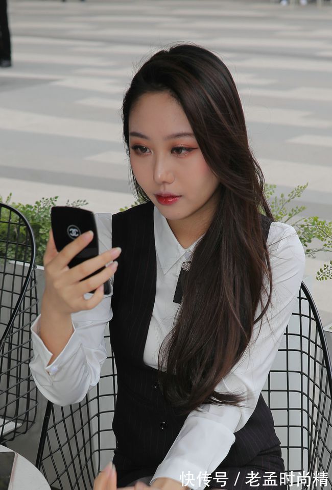 时尚|职业装的搭配绝对是吸引人的,穿起来特别的显气质,时尚而且漂亮