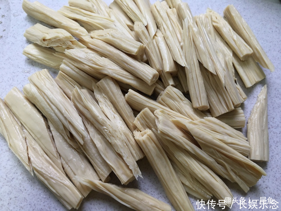 春天這菜我家經常吃,清爽開胃又好吃,簡單快手,孩子常吃身體棒