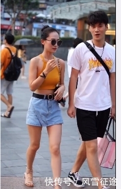 穿衣|街拍:白皙靓丽性感的妹子,搭配有致穿衣让身材表现的更加自然!