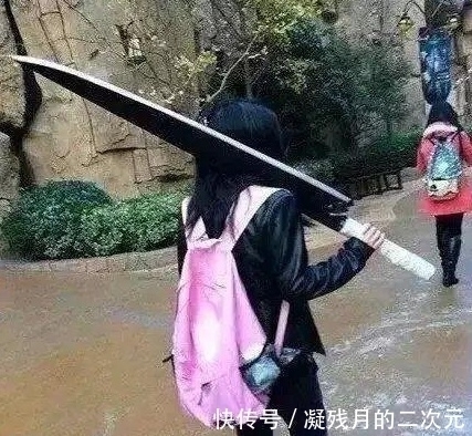 |搞笑GIF:大哥你带着两个美女跑起来,真像个三百斤的胖子