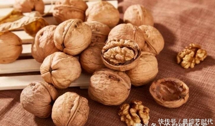 核桃和此物一起煮,皱纹没了,睡眠好了,让你远离失眠困扰