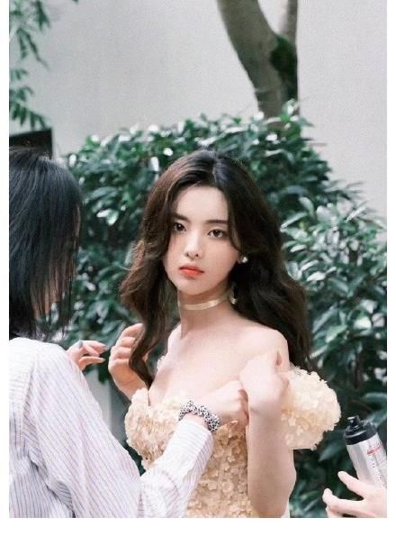 楊超越這么美，當(dāng)初《創(chuàng)造101》孟美岐怎么把她擠到第三的？