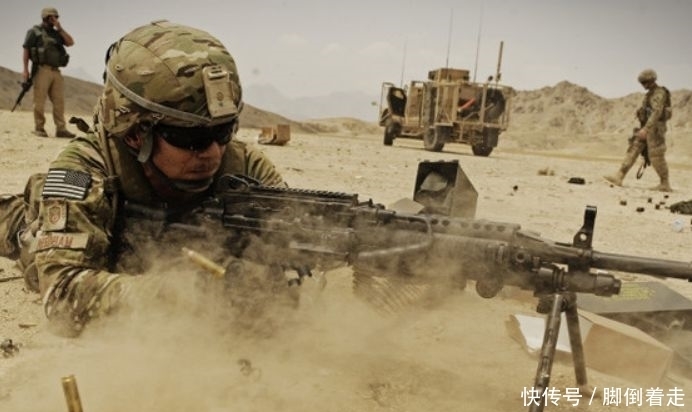 美国|揭秘:为什么美国大兵都喜欢戴墨镜?上过战场的老兵们才会知道!