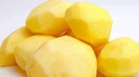 土豆糕有三个土豆和两个鸡蛋,味道鲜美,营养丰富