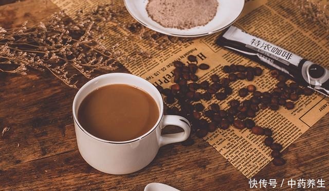 超市4种“低价”咖啡,被导购放在货架最底层,味道却不输星巴克