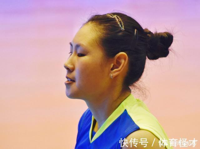 女排精神|34岁女排老将晒手术照！右肩打8颗钢钉，伤口触目惊心，球迷泪目